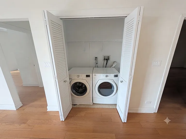 2352 W Byron St #301 — Photo 19
