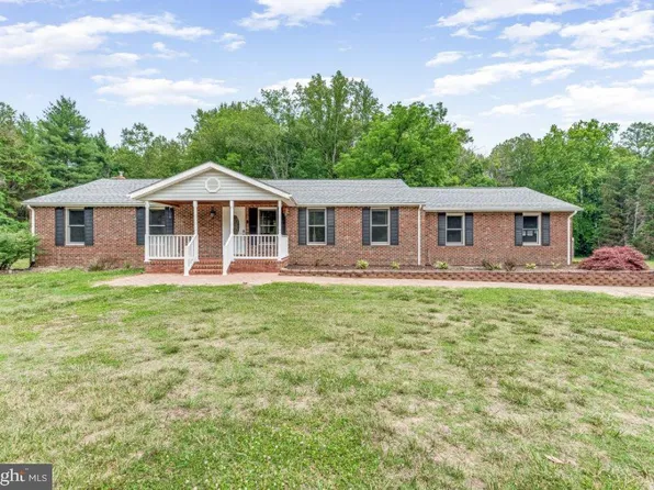 5330 Cove View Dr, Saint Leonard, MD 20685