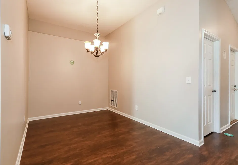 4 bed, 2.0 bath, 2040 sqft, $2,140 — Photo 4