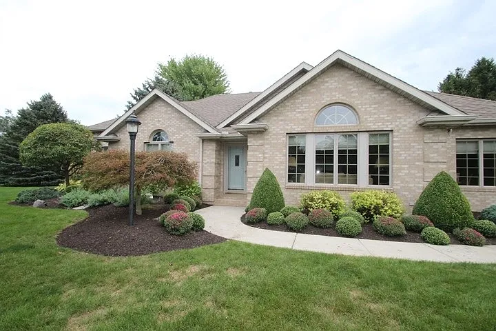 400 S Prestwick Ln photo 1