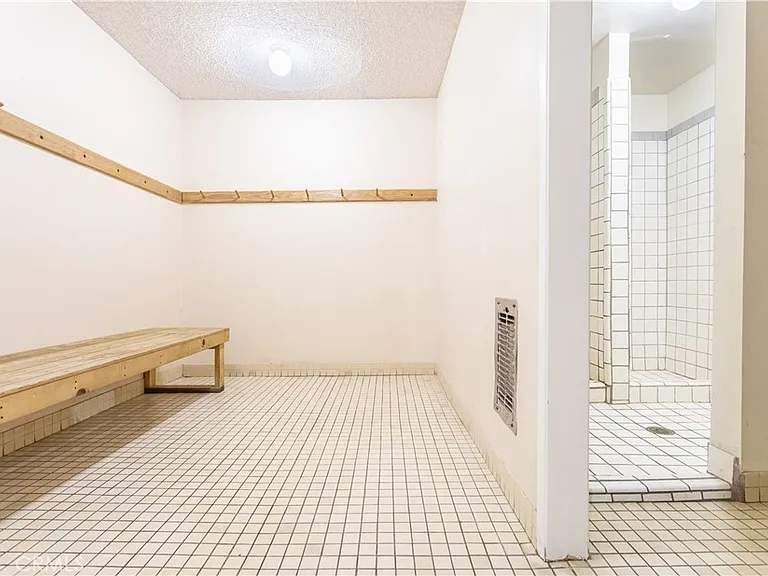 5460 White Oak Ave #G222 — Photo 34