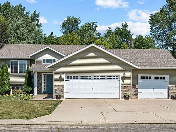 3rd image of 1279 Bellflower Ln NE