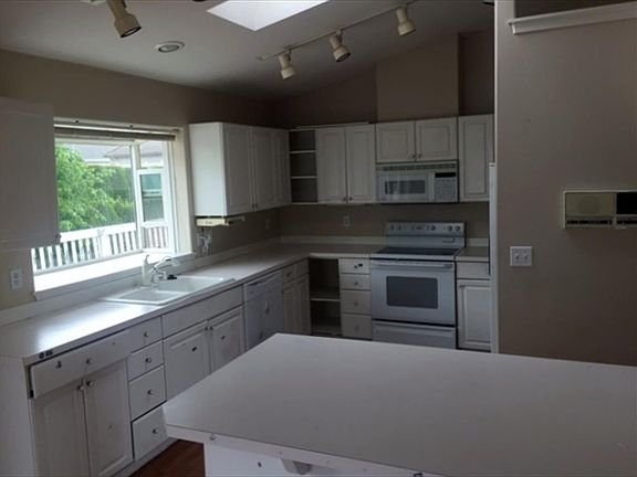 5th image of 5520 23rd Ave NE