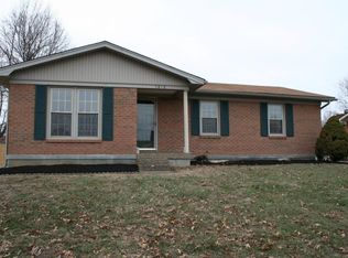 5816 Mount Everest Dr, Louisville, KY 40216