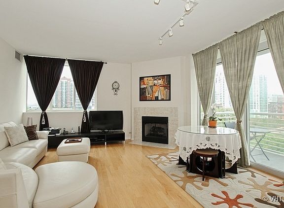 4th image of 1515 S Prairie Ave Unit 703