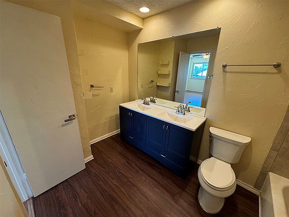 3rd image of 2610 Fallcreek Cir