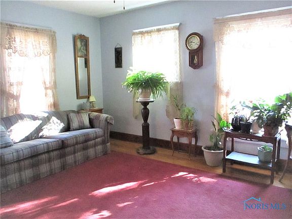 3rd image of 815 Walnut St