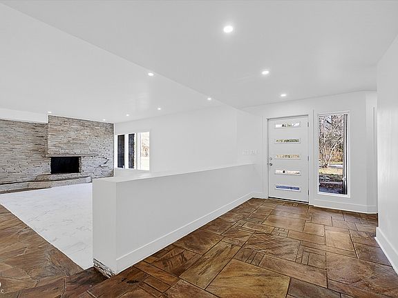 3rd image of 5408 Singleton St
