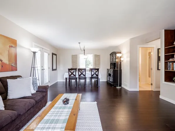 11101 143a St, Surrey, BC V3R 3M5