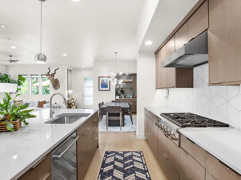 2548 E Warm Springs Ave — Photo 4
