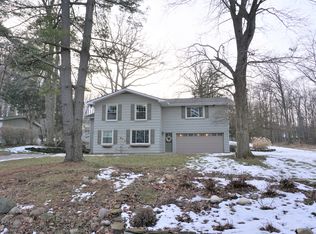 36 Highland Ave, Hillsdale, MI 49242