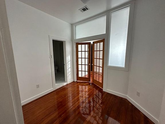 2nd image of 1204 W Mulberry St #A