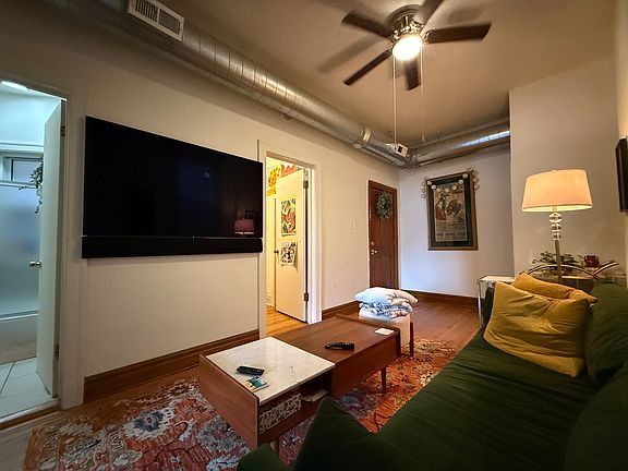 3rd image of 2042 W Chicago Ave #2R