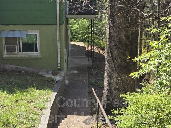 107 Hollyberry Ln