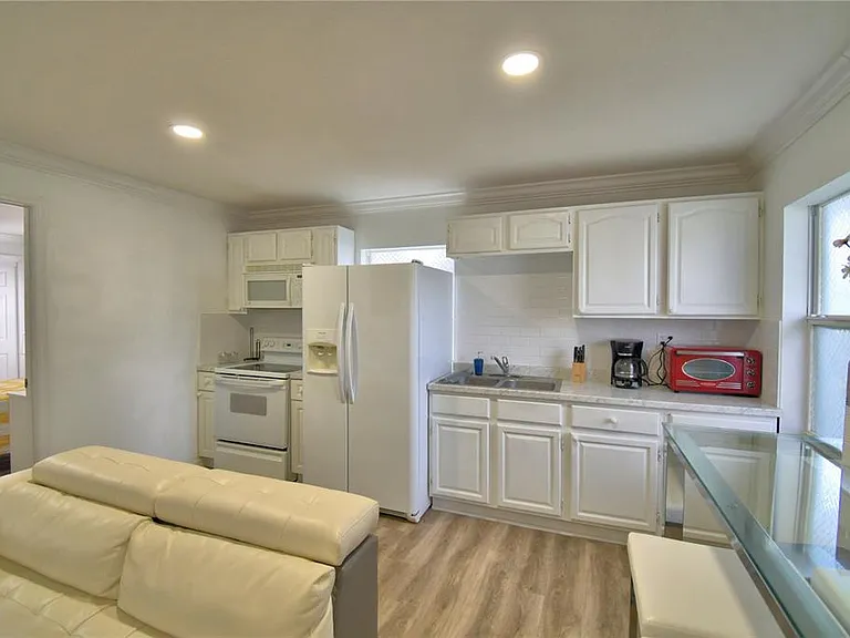 2405 Roslyn Ln #C — Photo 11