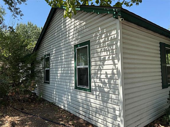 4th image of 148 Reed Ave