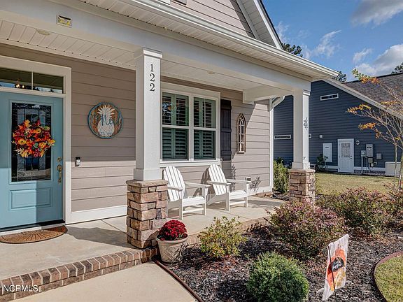 4th image of 122 Autumn Breeze Ln NE