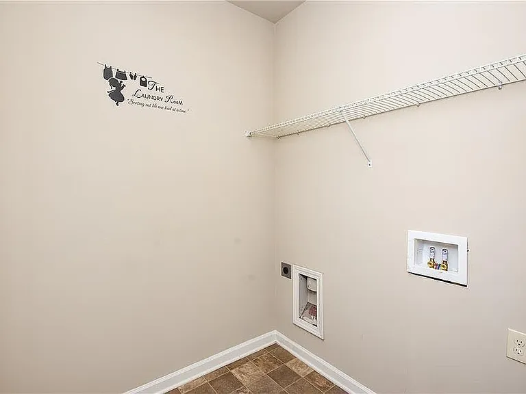 7490 Silk Tree Point — Photo 20