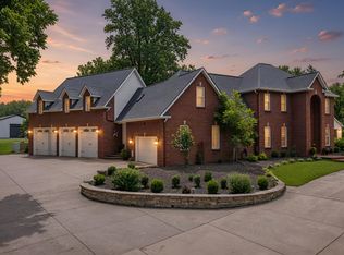 170 E Main St, Paris, KY 40361