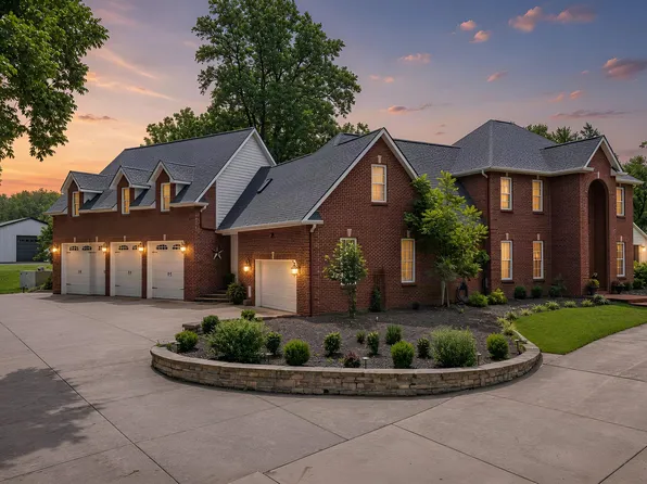 170 E Main St, Paris, KY 40361