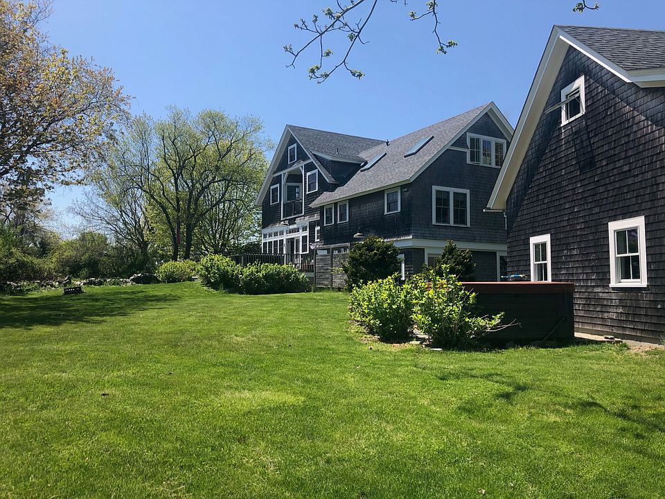 Huge yard, located on a full acre