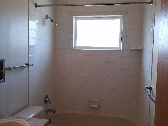 3rd image of 313 Hillcrest Dr #A