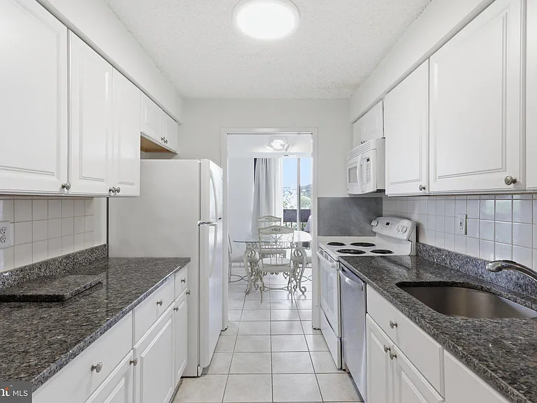 5300 Holmes Run Pkwy #607 — Photo 8