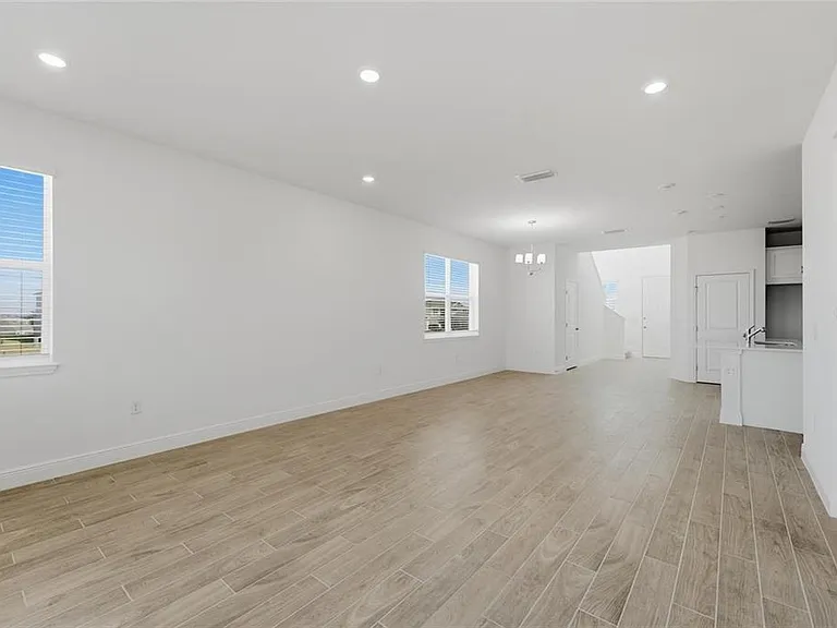 2100 Maverick Ct — Photo 9