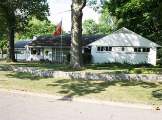 1611 Southbrook Dr, South Bend, IN 46614
