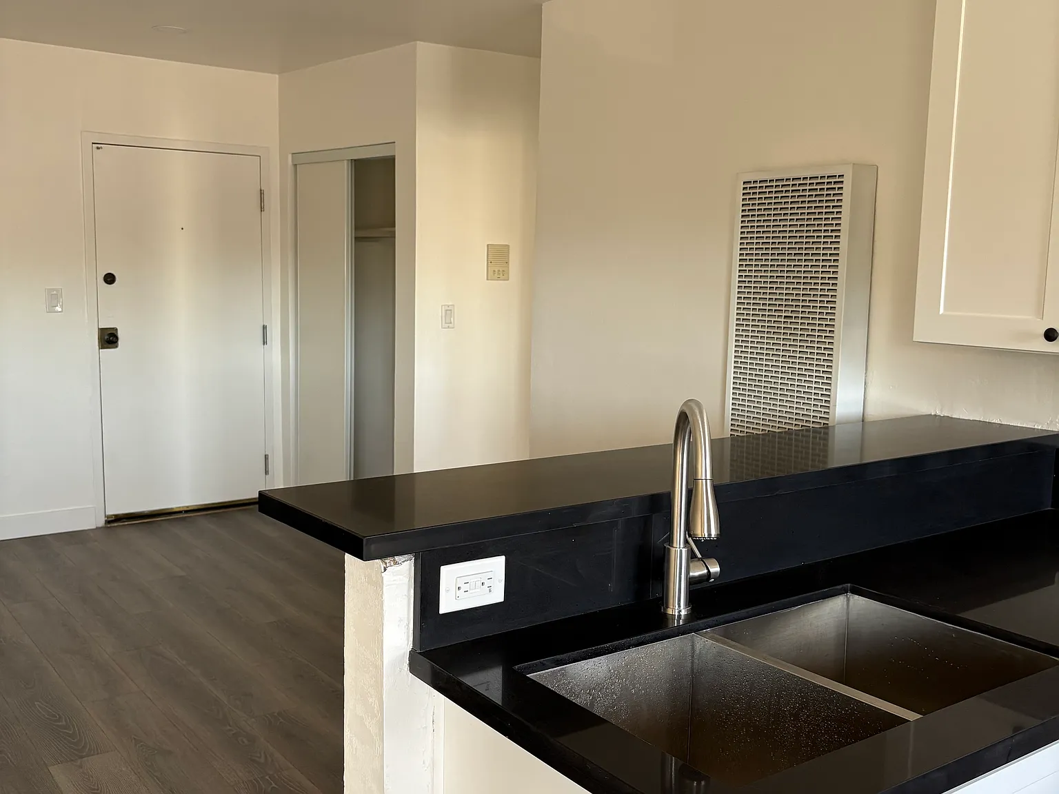 1 bed, 647 sqft, $2,000 — Photo 3