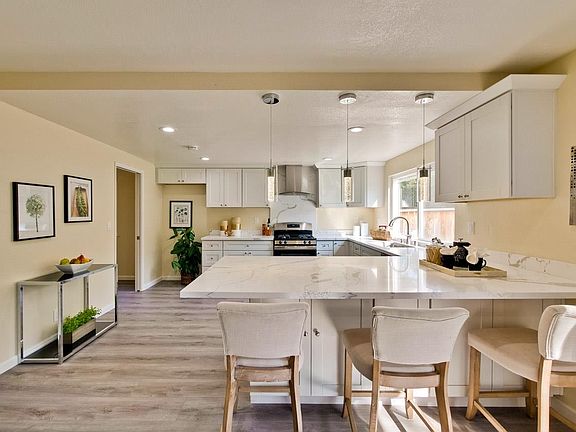 5th image of 2911 Agua Vista Dr