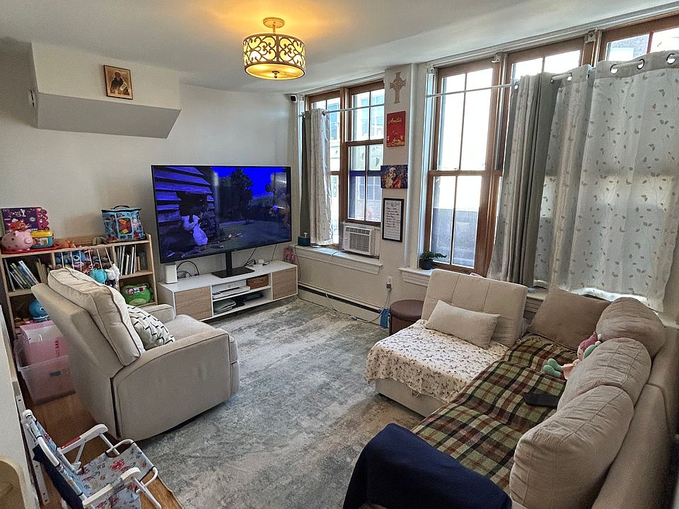 1st image of 74 Park St #1