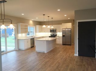1960 Aaron Dr, Lynden, WA 98264