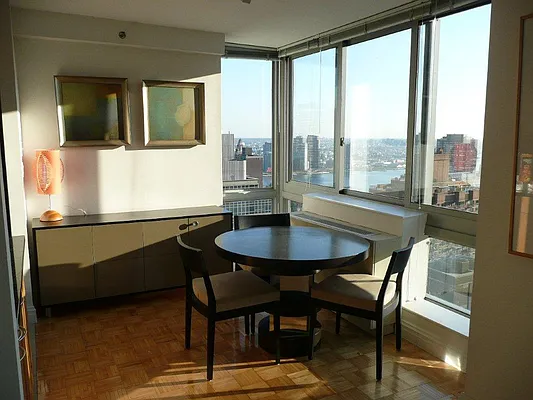 Rented by Transco | media 1