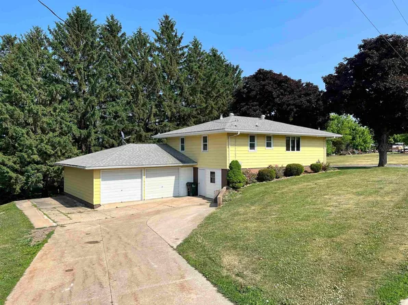 119 Hill St, Postville, IA 52162