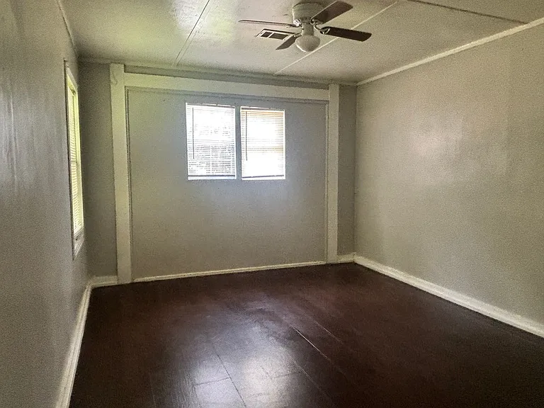1452 Woody Dr — Photo 3