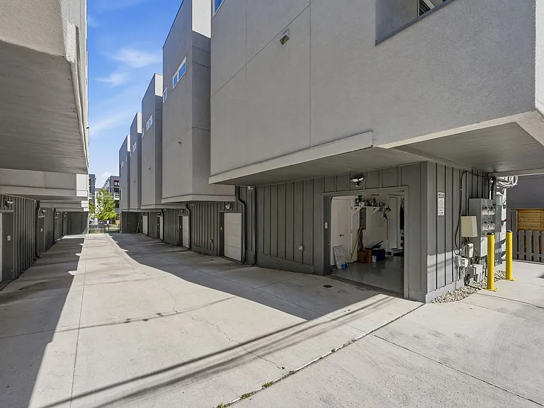 1731 Irving St #105 — Photo 55