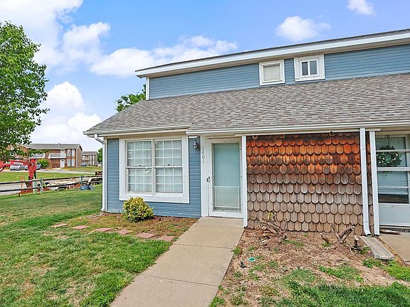 2nd image of 6725 W Shade Ln APT 1401