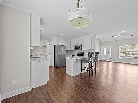 5th image of 2400 Camille Dr