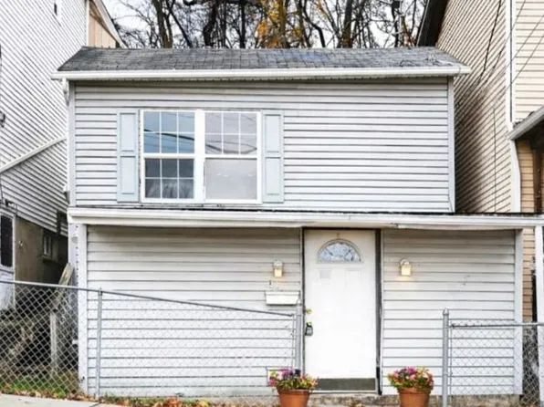 417 Alexander St, Mc Kees Rocks, PA 15136