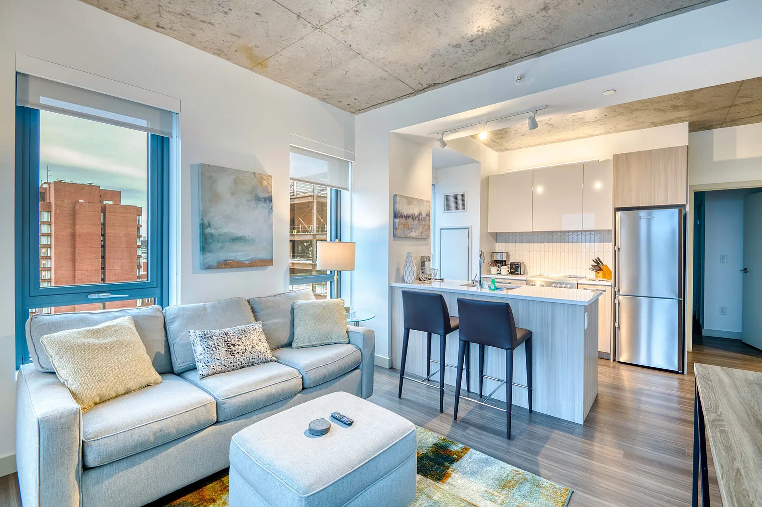 2 bed, 2.0 bath, 828 sqft, $7,645 — Photo 2