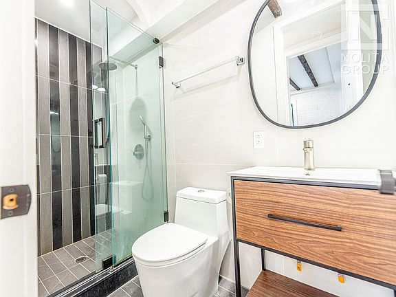 4th image of 152 W 49th St #2AC