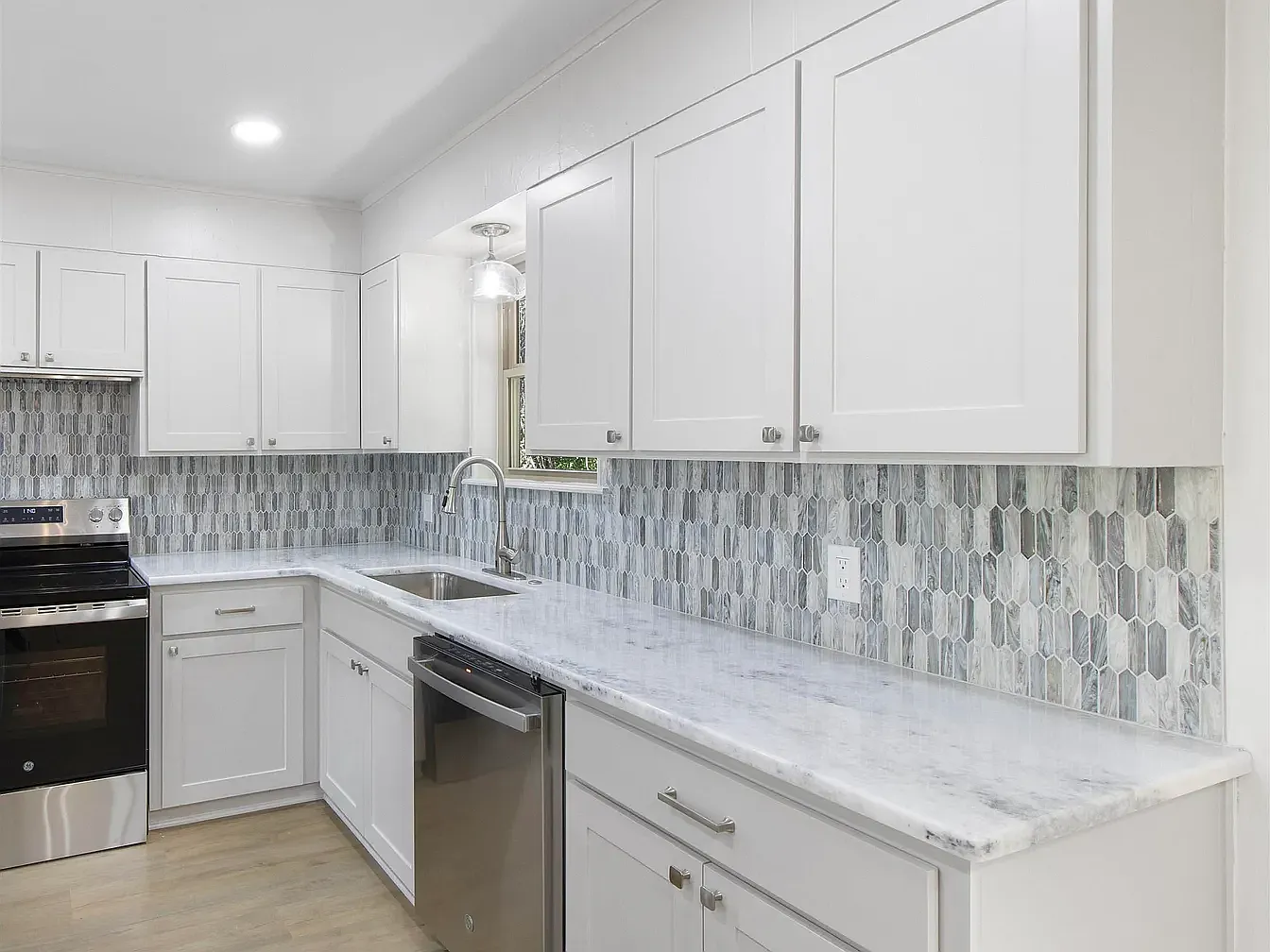 4 bed, 1199 sqft, $2,000 — Photo 4