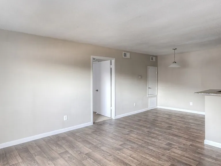 Heatherwood Apartments — Photo 5