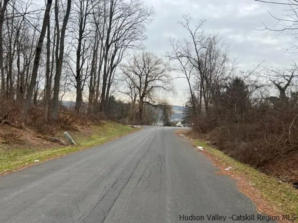 21 Minuet Lane, Kingston, NY 12401