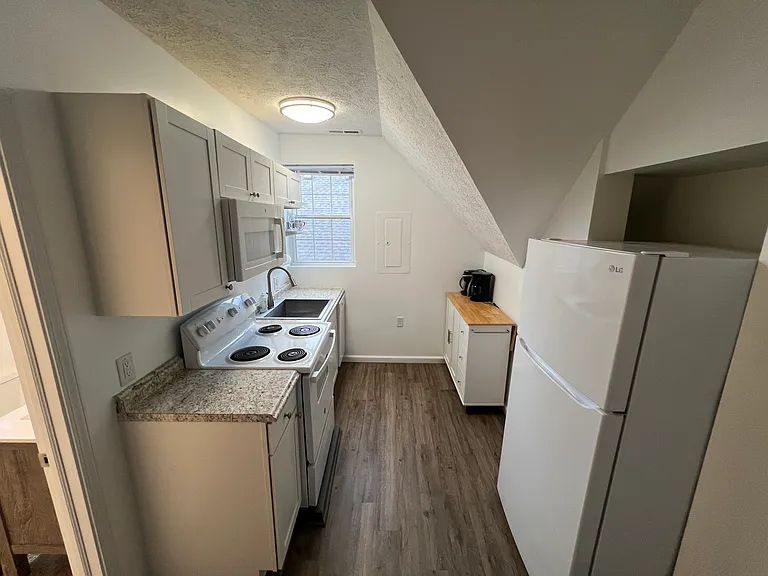 2132 Bellefontaine St #B — Photo 4