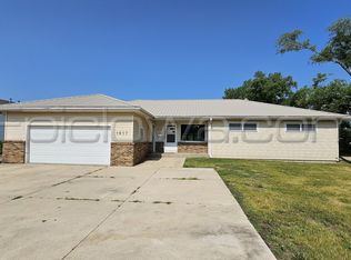 1617 Center Point Rd NE, Cedar Rapids, IA 52402