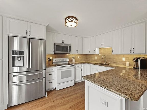 4th image of 1704 Kings Way #1704