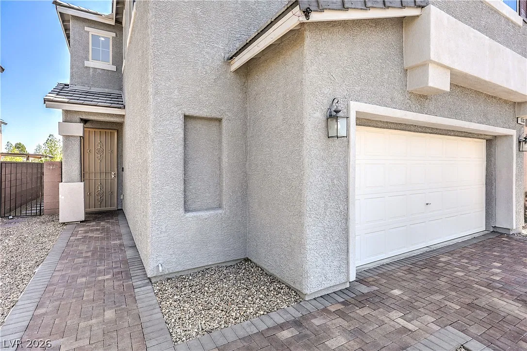 4 bed, 2.5 bath, 2484 sqft, $2,500 — Photo 4