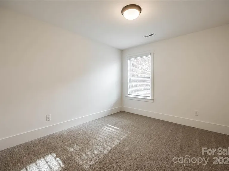 1241 Eastway Dr — Photo 24